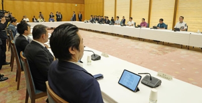 写真：首相官邸で開かれたデジタル社会推進会議＝６日午前