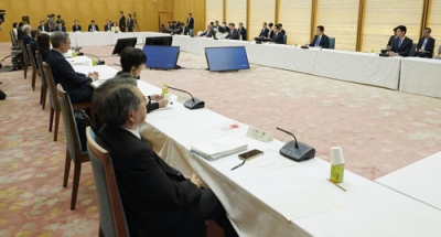 写真：首相官邸で開かれた、新しい資本主義実現会議＝６日午後