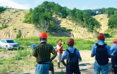 写真：森林再生への取り組みが進む厚真町の山林。８月の第１３回胆振東部森林再生・林業復興連絡会議で状況の説明と今後の検討があった＝８月２４日、厚真町