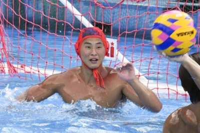 写真：杭州アジア大会に向け調整する水球男子のＧＫ西村永遠＝横浜市