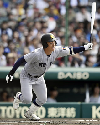 写真：沖縄尚学戦に代打で出場した慶応の清原勝児内野手＝８月、甲子園