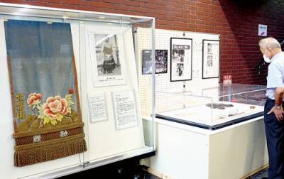 写真：北葉山をはじめ、室蘭にゆかりのある力士を紹介する民俗資料館のロビー展