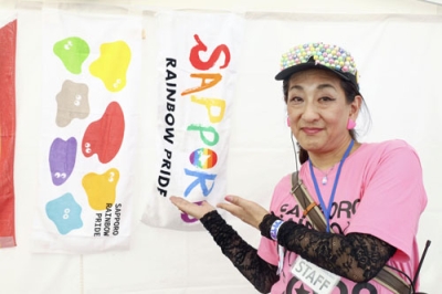 写真：「さっぽろレインボープライド」実行委員の如月ららさん＝１６日午後、札幌市