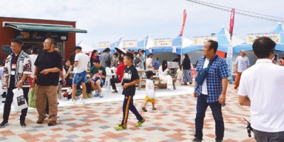 写真：天候にも恵まれ大勢の人が訪れたイベント会場