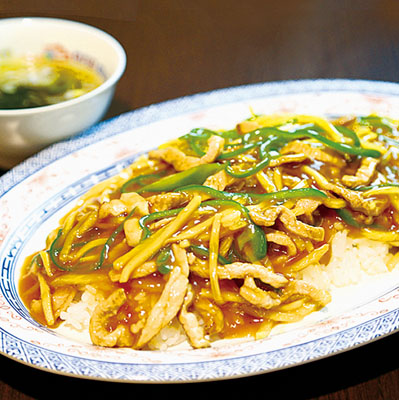 写真：人気メニューの肉絲会飯