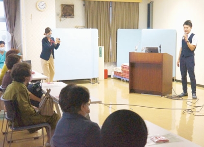 写真：膝の悩みについて解説する榊原副部長