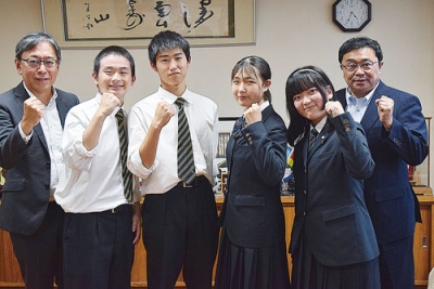 写真：全国の舞台で活躍を誓った登別明日の軟式野球部と合唱部