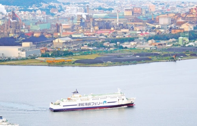 写真：物流や旅客など多くの期待がかかる津軽海峡フェリーのブルーマーメイド