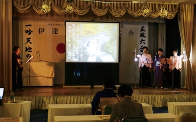 写真：会員らが練習の成果を発表した吟道大会