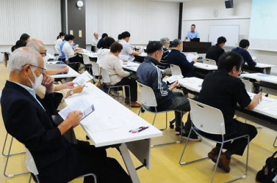 写真：少年の問題行動などについて学んだ室蘭市少年補導委員研修会