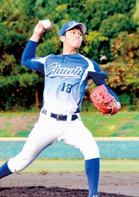 写真：【西野製作所野球部－中央通りクラブ】コースを突く丁寧な投球で７回を完投した中川弥