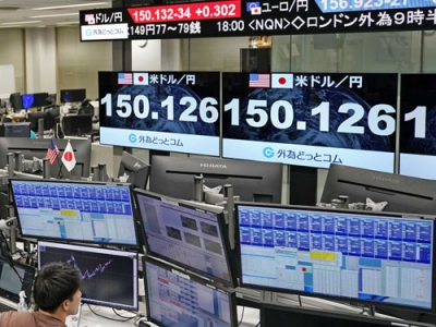 写真：一時１ドル＝１５０円台を付けた円相場を示すモニター＝３日、東京都港区の外為どっとコム