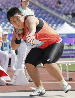写真：アジアパラ大会の女子砲丸投げ（知的障害）で１１メートル９３のアジア新をマークし優勝した堀玲那＝杭州（共同）