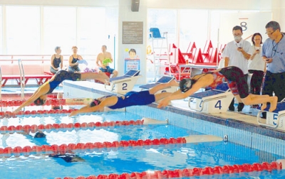 写真：記録更新を目指してスタートする選手たち