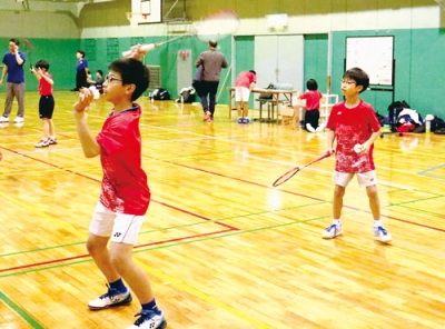 写真：全国大会へ練習に励む川岸君（左）と山田君