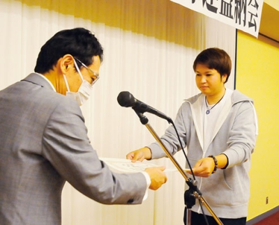 写真：大会上位チームや優秀選手の表彰が行われた室蘭蘭西軟式野球連盟の納会
