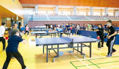 写真：卓球講習会など、さまざまな企画が実施された伊達市総合体育館まつり