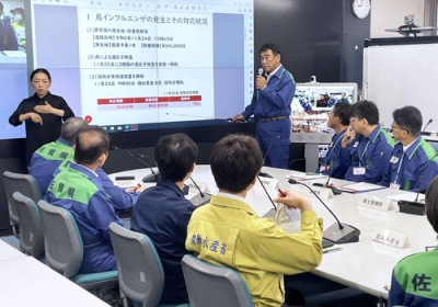 写真：佐賀県庁で開かれた鳥インフルエンザの対策本部会議＝２６日午前
