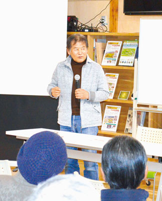 写真：持論を展開し会場を沸かせた大島さんの講演