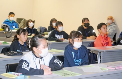 写真：参加者がリーダーの役割などについて考えた講習会
