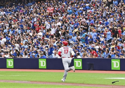 写真：７月、ブルージェイズ戦で３９号ソロを放ったエンゼルス・大谷＝トロント（共同）