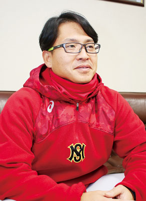 写真：選手と近い監督を誓う廣濱監督