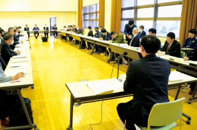 写真：津波避難対策特別強化地域指定を受け改定する地域防災計画の修正素案を審議した室蘭市防災会議