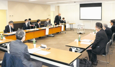 写真：本年度事業の中間報告が示された理事会