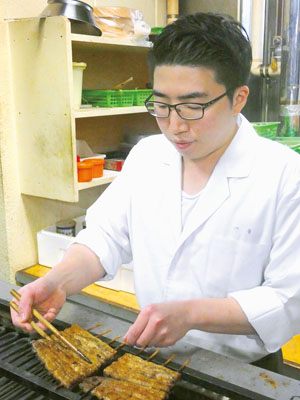 写真：「お客さまがおいしいと喜んでくれる料理を提供できるように頑張ります」と河村さん