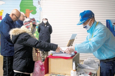 写真：人道危機支援を目的としたチャリティー焼き芋販売会