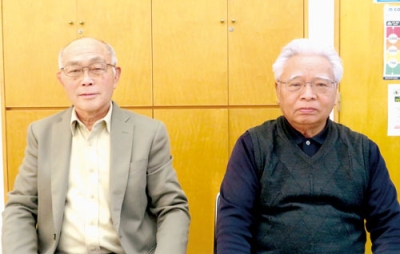 写真：知利別町楽山ケ丘自治会の池戸会長（右）と知利別楽山ヶ丘長寿会の志村会長