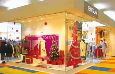 写真：８日から「Ｗｉｎｔｅｒ　Ｓａｌｅ」を開催するレディスファッションつつみＭＯＲＵＥ店