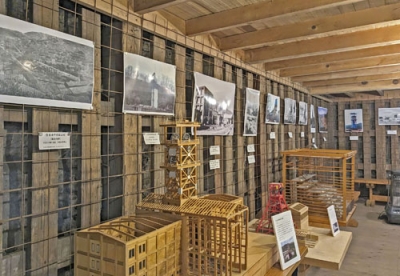 写真：岩見沢市の「そらち炭鉱の記憶マネジメントセンター」で開催中の写真展「解体立坑」（同センター提供）