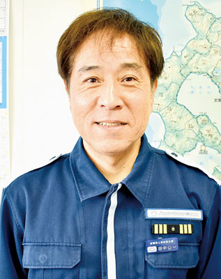 写真：たなか・こういち　第一管区海上保安本部警備救難部環境防災課長などを歴任。趣味はランニング。釧路市出身。５７歳。