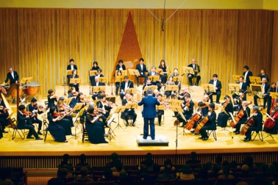 写真：フランスの作曲家の名曲の数々を演奏した市民オーケストラ