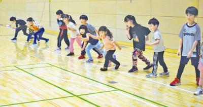 写真：多くの子どもが参加した走り方教室