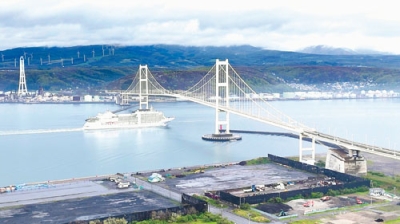 写真：地域経済の土台となった室蘭港。天然の良港をベースに郷土発展に貢献した室蘭商工会議所は６日に創立１００周年を迎える