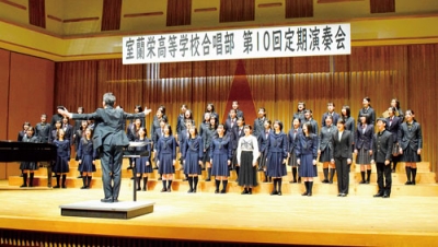 写真：賛助出演の団体も加わり厚みのあるハーモニーを響かせた定期演奏会