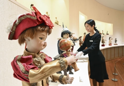 写真：永守コレクションギャラリーに展示されたオートマタ＝京都府向日市