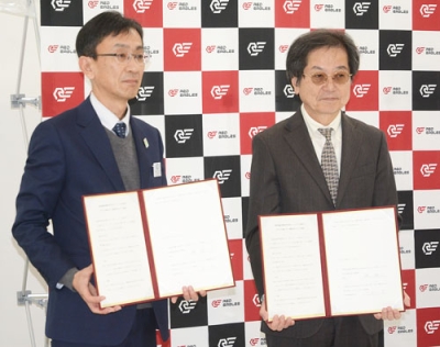 写真：協定書に署名した（左から）関局長と竹俣社長