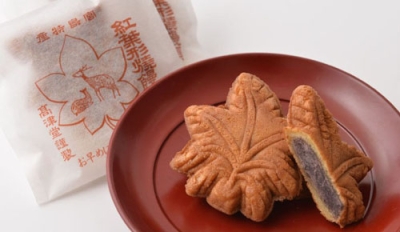 写真：高津堂の「もみぢ饅頭」