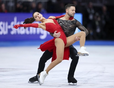 写真：世界選手権のフリーで演技するアイスダンスのライラ・フィア（左）、ルイス・ギブソン組＝３月、米ボストン（ゲッティ＝共同）