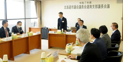 写真：あいさつする辻浦伊達市議会議長