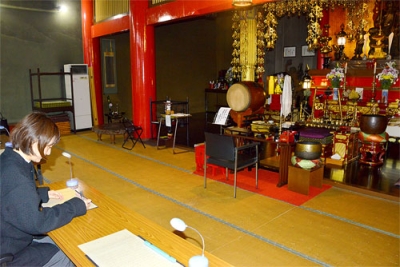 写真：写経などを楽しむことができる朝の寺子屋体験