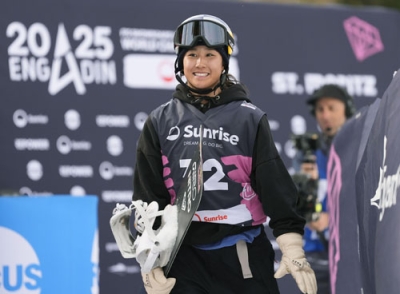 写真：スノーボード世界選手権の女子ビッグエア予選に出場したクール・ワクシマ＝３月、サンモリッツ（共同）