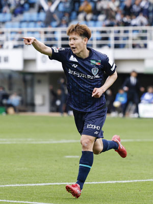 写真：横浜Ｍ戦で決勝ゴールを決め駆け出す福岡・見木＝ベススタ