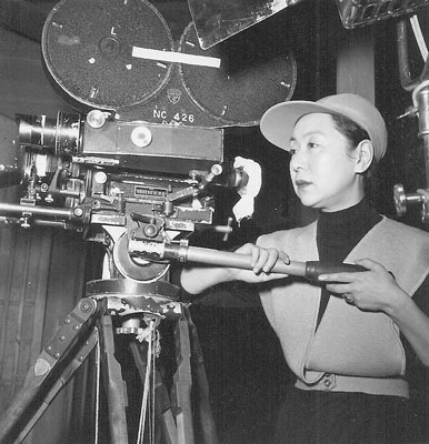 写真：女性映画監督としても活躍した俳優の田中絹代（田中絹代メモリアル協会提供）