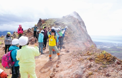 写真：山頂では記念撮影などを楽しんだ
