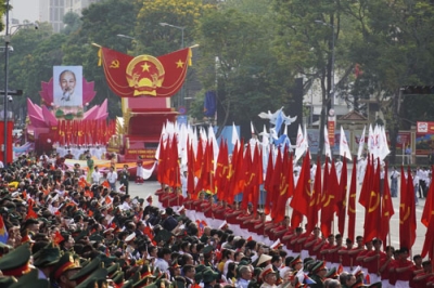 写真：３０日、ベトナム戦争終結５０年を迎えたベトナム南部ホーチミンの式典会場（共同）