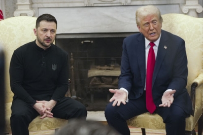 写真：米ホワイトハウスで会談するトランプ大統領（右）とウクライナのゼレンスキー大統領＝２月２８日（ＡＰ＝共同）